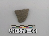 藏品(灰色細砂陶片)的圖片